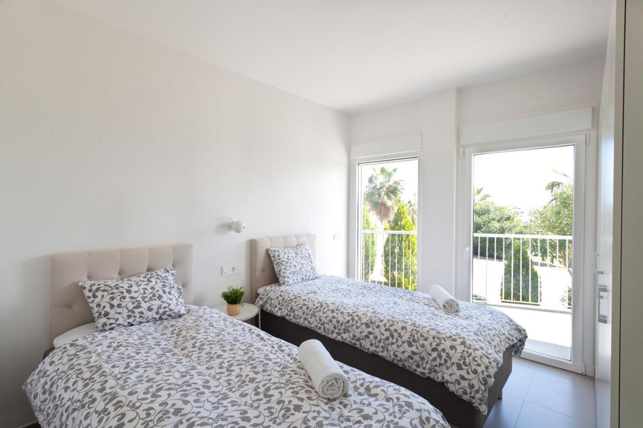 Apartment El Higueron. South Beach 4. 3 Bedrooms, Sea Views, Terrace And Pool Benalmádena